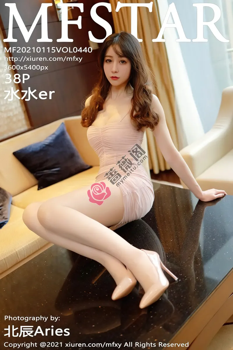 [MFStar模范学院] Vol.440 嫩模水水er私房沙发上脱粉色吊裙全裸上身撩人诱惑写真-蔷薇阁