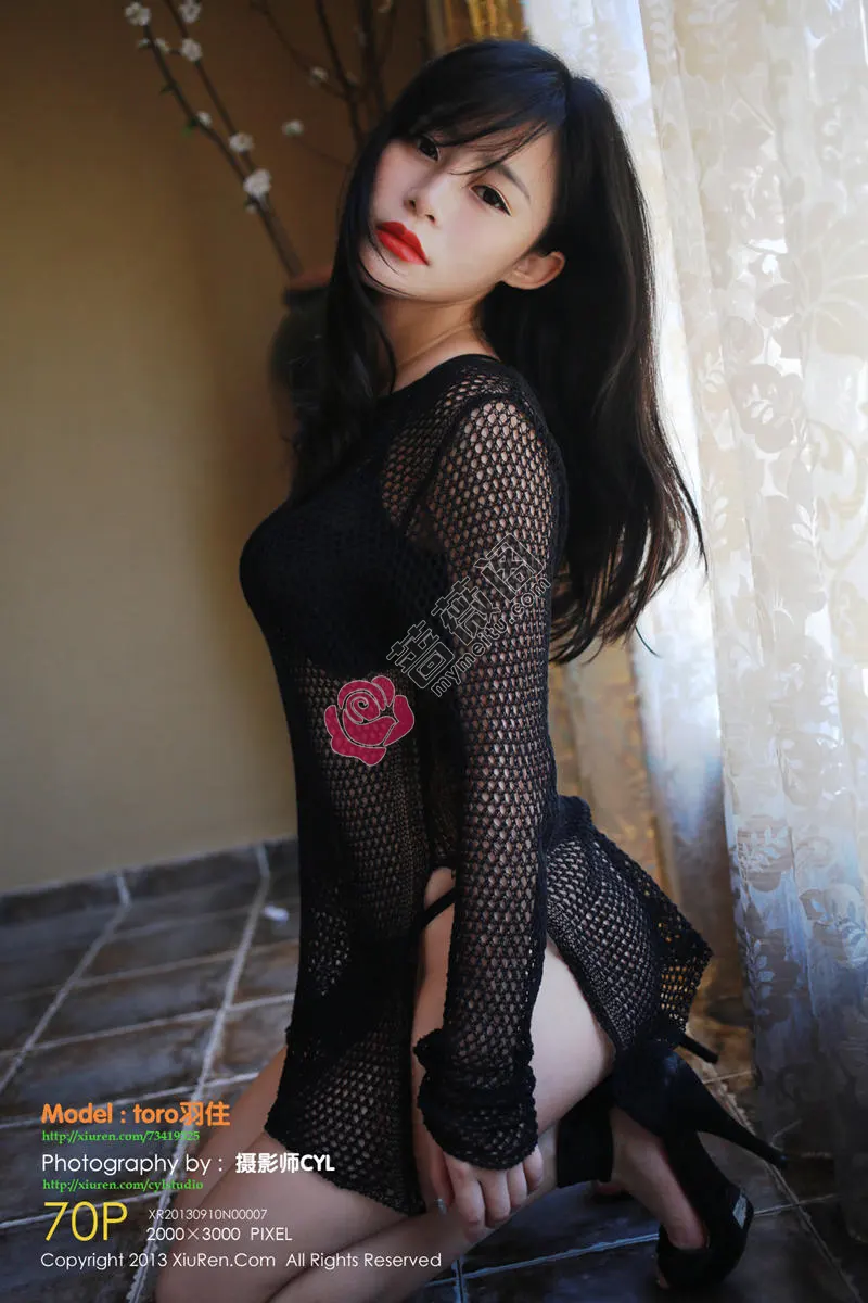 [XiuRen秀人网] No.007 火辣模特@易欣viya黑丝内衣性感红唇激情诱惑写真-蔷薇阁