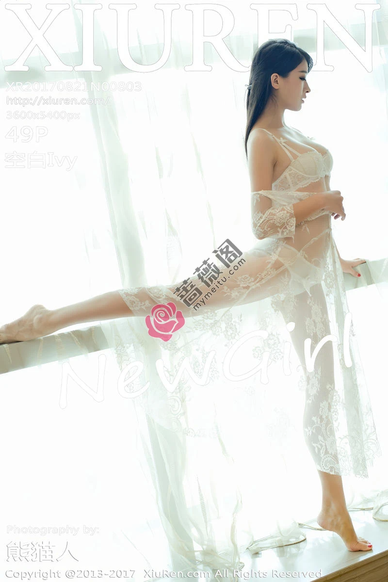 [XiuRen秀人网] No.803 嫩模空白Ivy居家床上黑色连体泳衣撩人姿势爆乳诱惑写真-蔷薇阁
