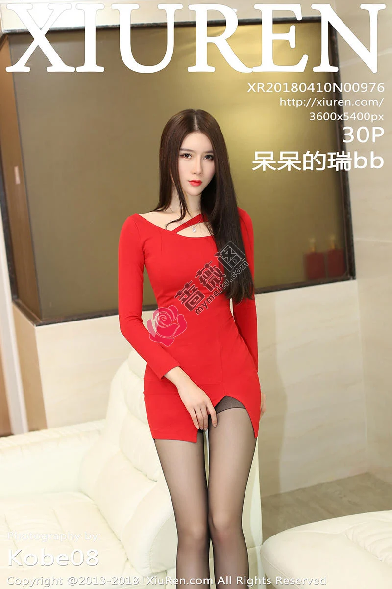[XiuRen秀人网] No.976 嫩模呆呆的瑞bb居家红色连身裙配黑丝裤袜秀完美身材性感写真-蔷薇阁