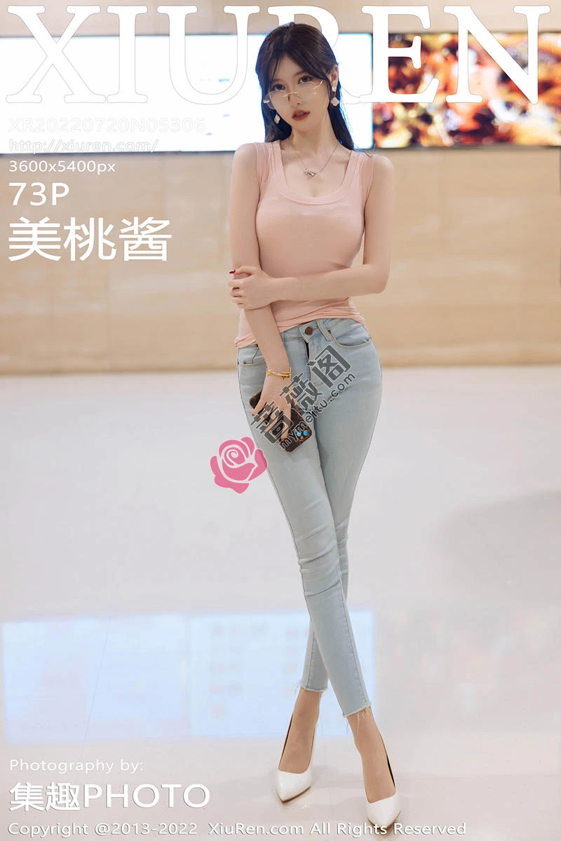 [XiuRen秀人网] No.5306 模特美桃酱海南心愿旅拍粉色收身衣+私房白色女仆性感迷人写真-蔷薇阁