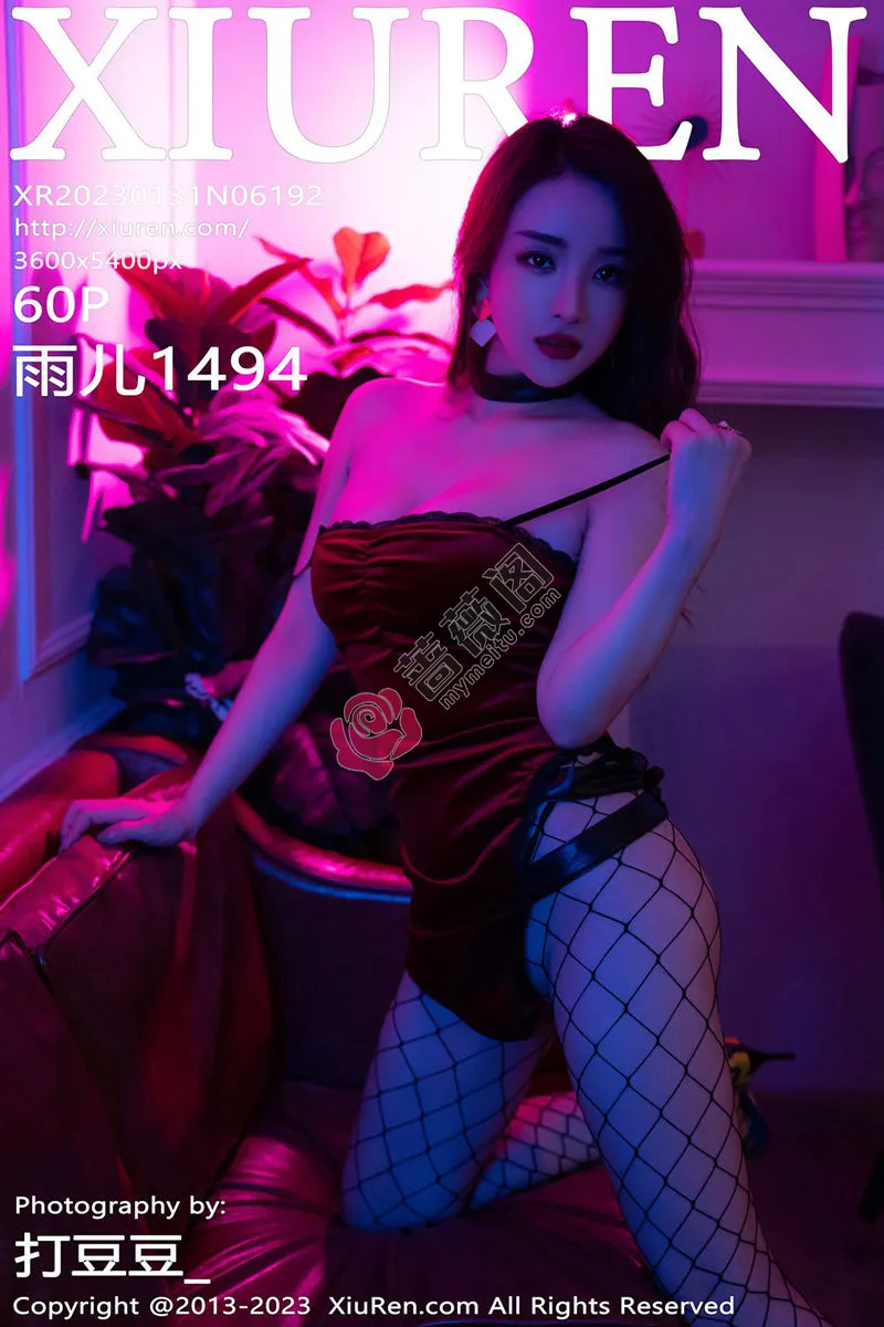 [XiuRen秀人网] No.6192 新人雨儿1494性感红色吊带短裙配网格丝袜秀苗条身姿迷人写真-蔷薇阁
