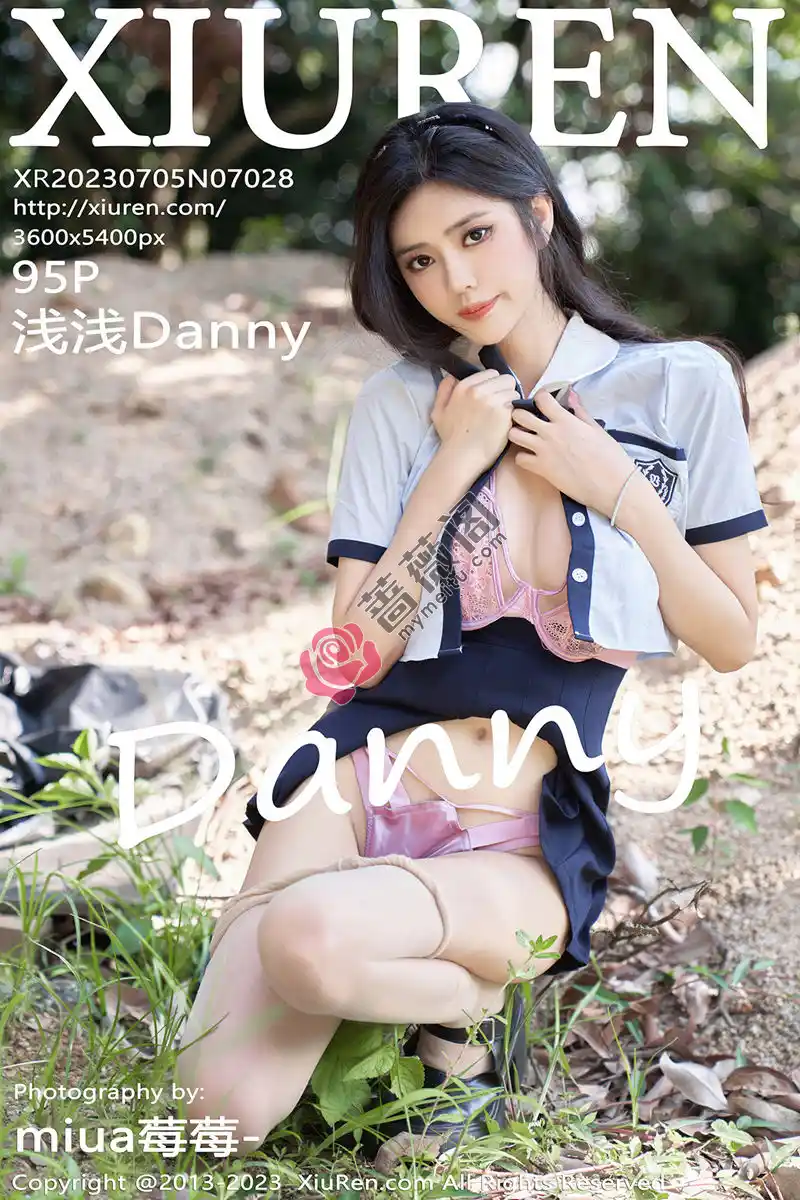[XiuRen秀人网] No.7028 模特浅浅Danny户外脱性感Jk露粉色蕾丝内衣秀完美身材诱惑写真-蔷薇阁