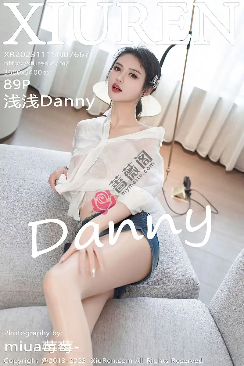 [XiuRen秀人网] No.7667 模特浅浅Danny性感白T配牛仔短裙露闪亮肉丝秀美腿诱惑写真-蔷薇阁