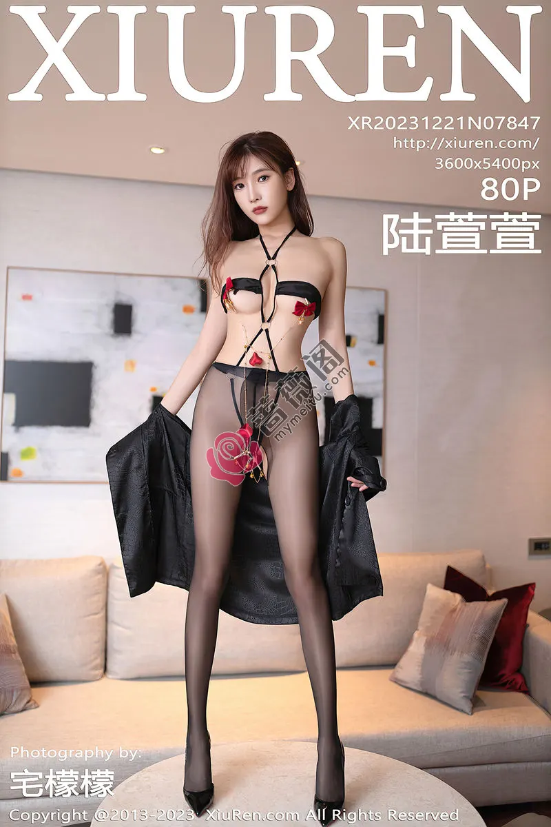 [XiuRen秀人网] No.7847 模特陆萱萱性感黑色情趣服饰配开档黑丝秀惹火身材撩人诱惑写真-蔷薇阁