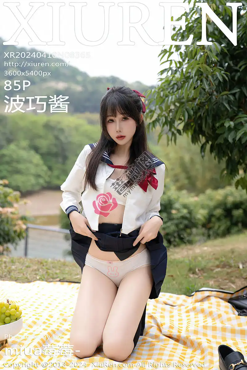 [XiuRen秀人网] No.8365 模特波巧酱长白山旅拍性感学妹制服配黑丝袜秀曼妙身姿诱惑写真-蔷薇阁