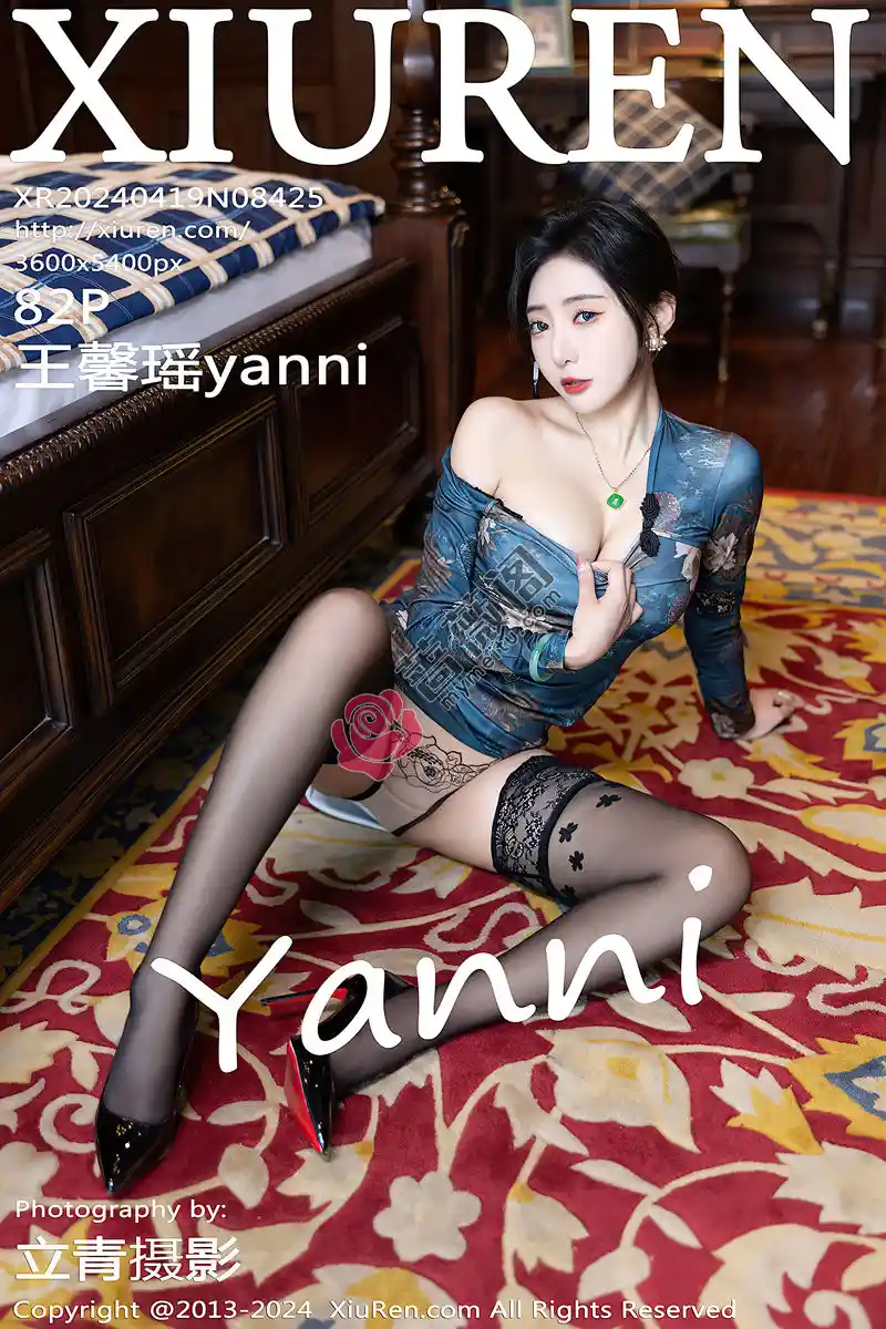 [XiuRen秀人网] No.8425 女神王馨瑶yanni性感蓝色图案旗袍配超薄黑丝秀完美身材迷人写真-蔷薇阁