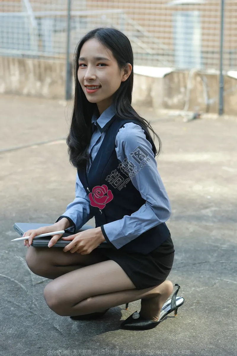 [IESS异思趣向] 2022.02.29 丝享家 1015 美子 职业包臀裙黑丝 [98P-122MB] - 蔷薇阁-蔷薇阁