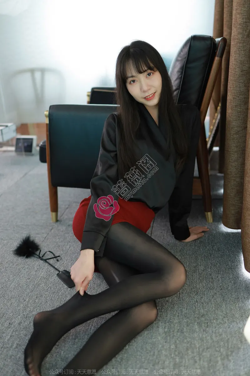 [IESS异思趣向] 2022.07.23 丝享家 1156 团团 长腿红与黑 [86P-137MB]-蔷薇阁