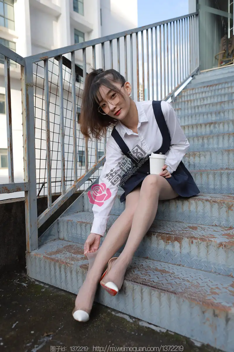 [IESS异思趣向] 2022.12.13 丝享家 1297 秋秋 楼梯偶遇婉萍 [79P-89MB]-蔷薇阁