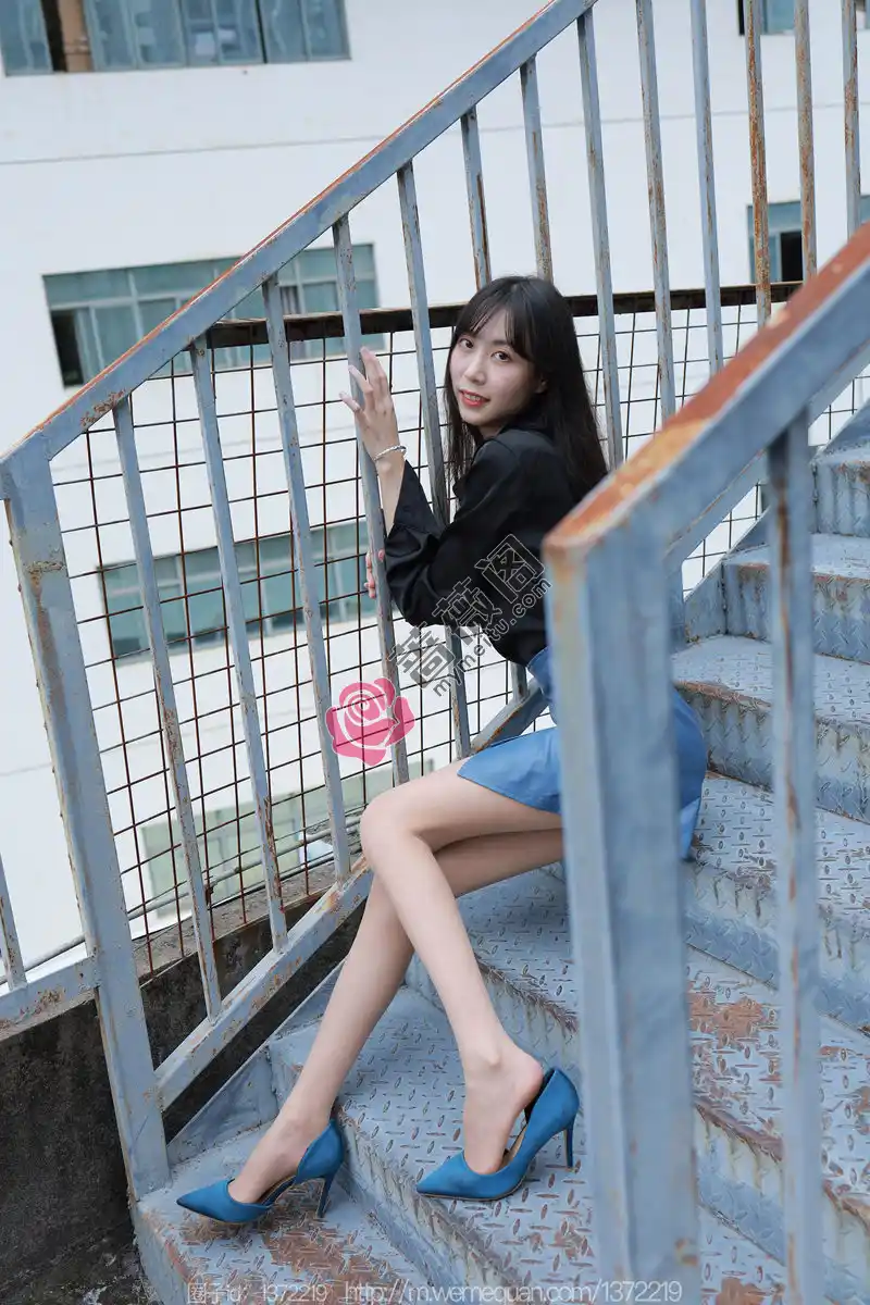 [IESS异思趣向] 2022.12.18 丝享家 1302 团团 迷人的蓝色 [84P-106MB]-蔷薇阁