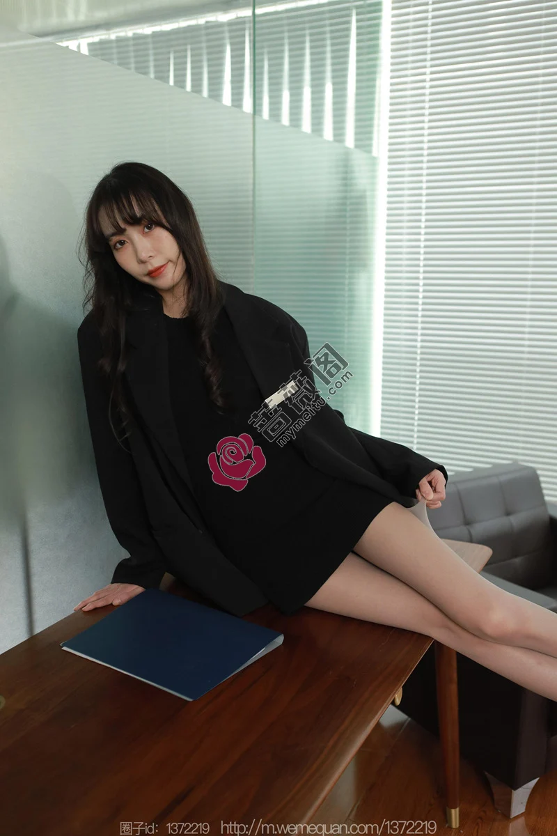 [IESS异思趣向] 2023.01.12 丝享家 1327 团团 长腿西装 [79P-87MB] - 蔷薇阁-蔷薇阁