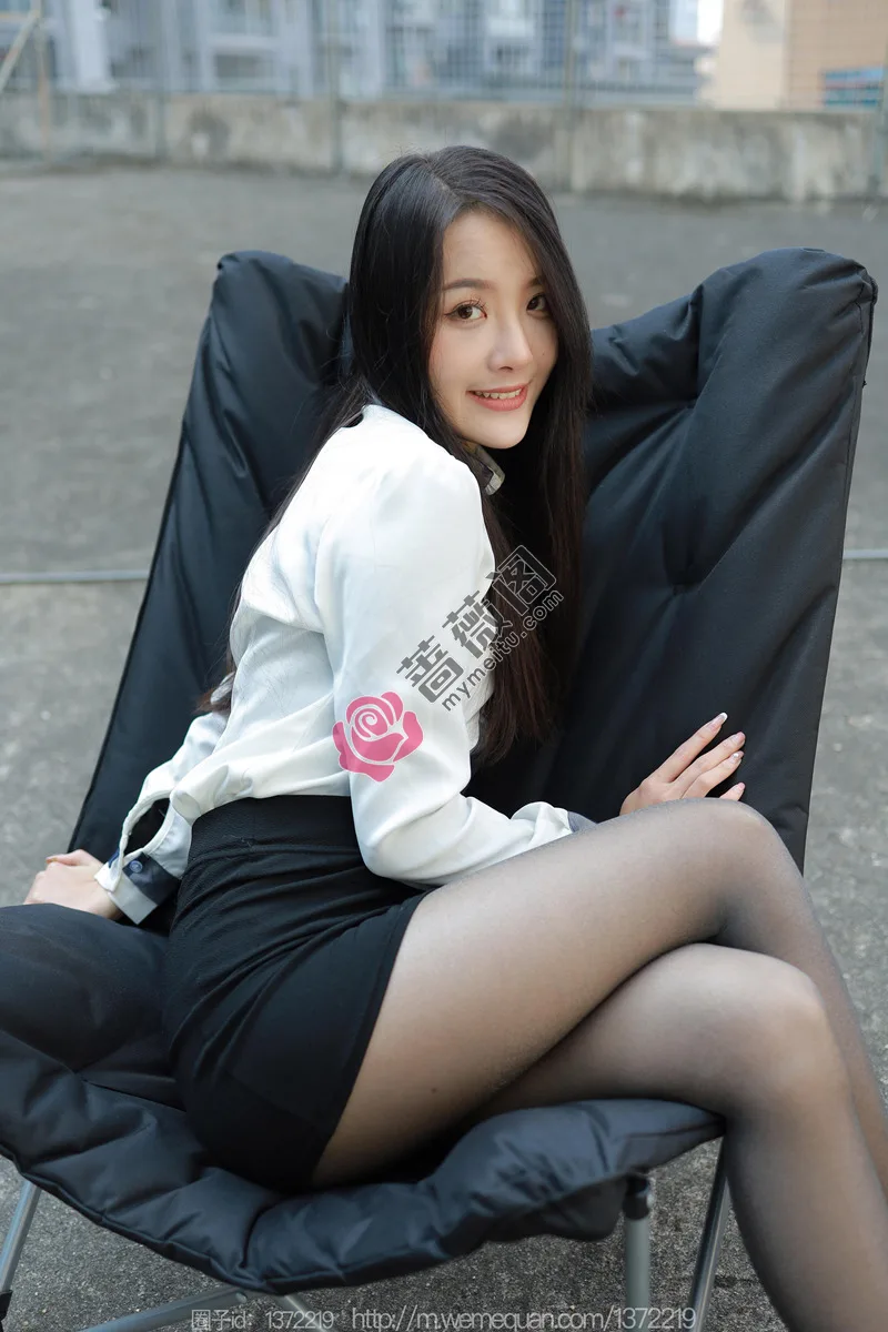 [IESS异思趣向] 2023.02.11 丝享家 1358 婉萍 户外OL [88P-107MB]-蔷薇阁