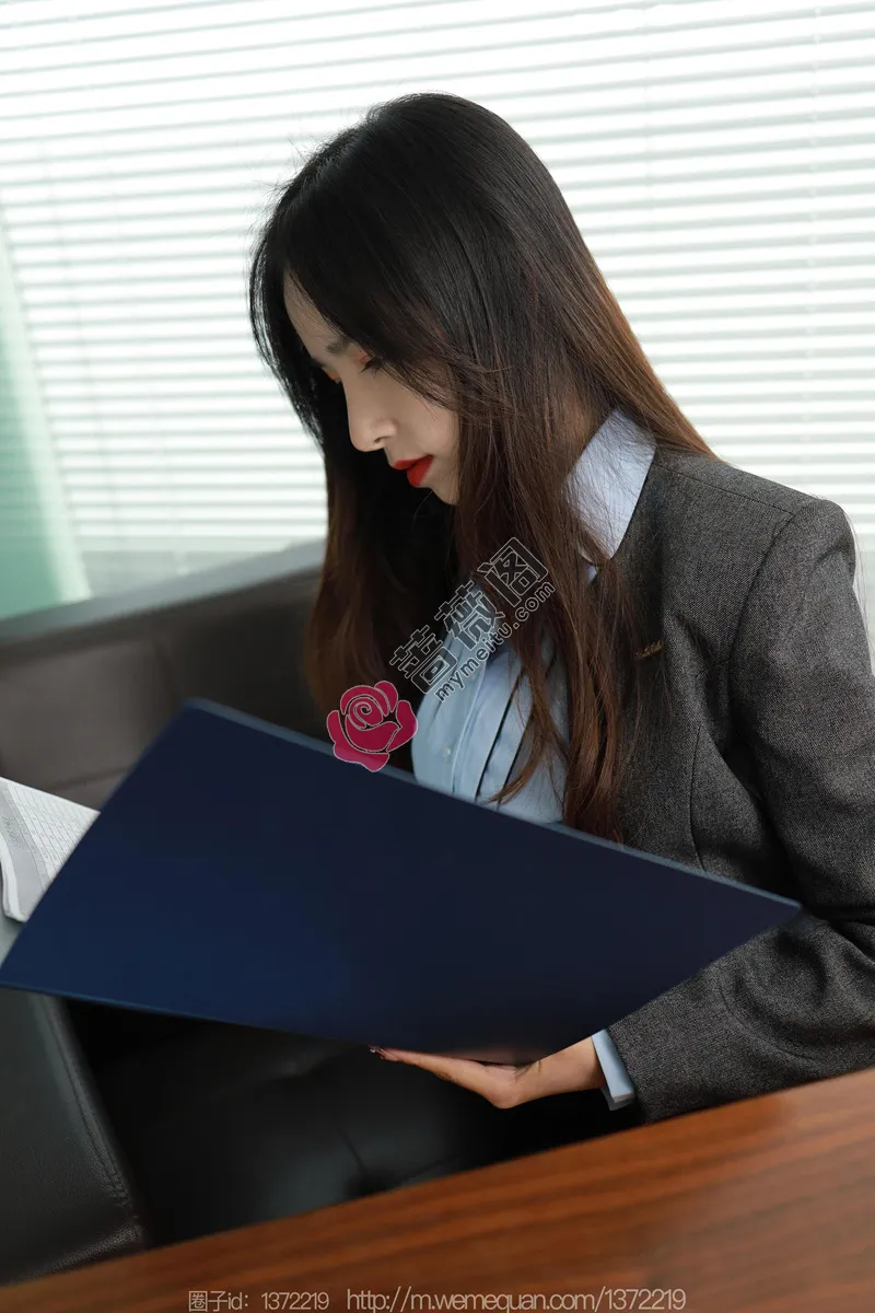 [IESS异思趣向] 2023.02.15 丝享家 1362 美子 桌底游戏 [83P-84MB] - 蔷薇阁-蔷薇阁