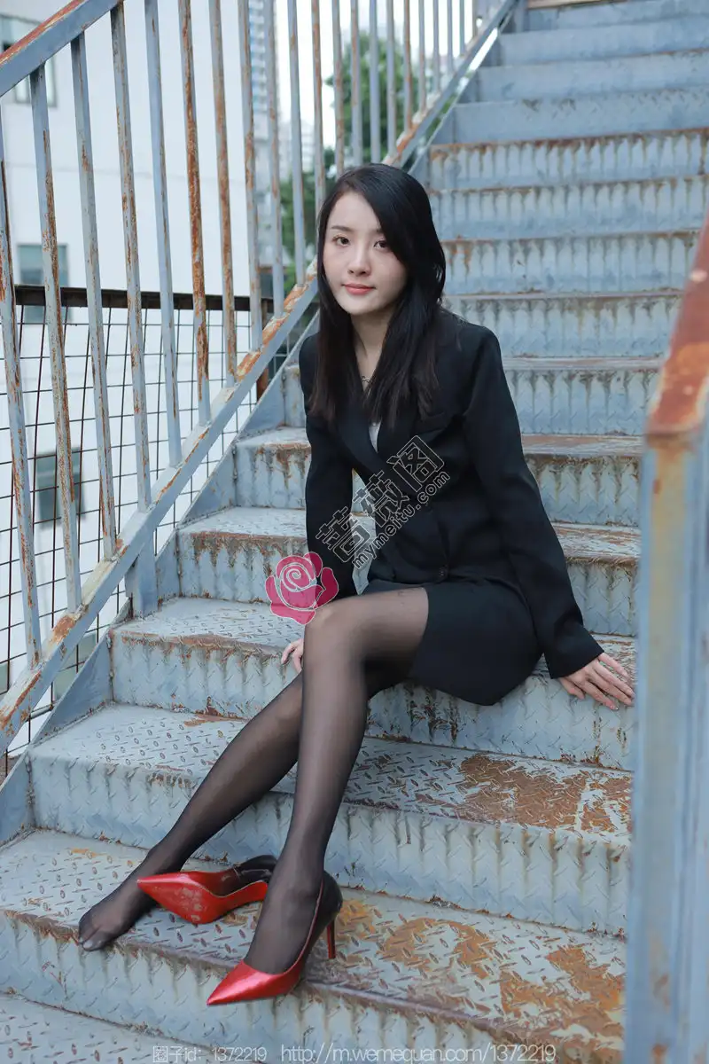 [IESS异思趣向] 2023.04.18 丝享家 1425 婉萍 小辣椒 [85P-96MB]-蔷薇阁