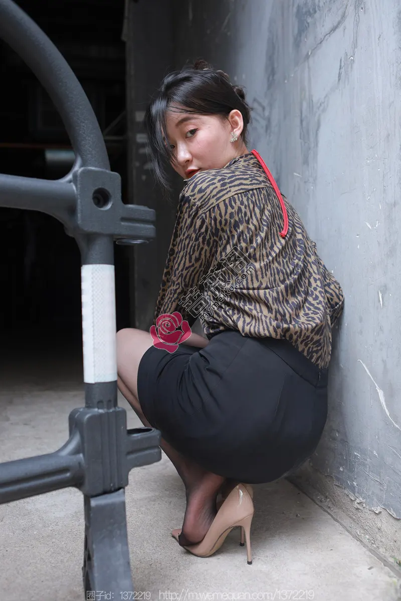 [IESS异思趣向] 2023.07.24 丝享家 1488 秋秋 孤身走暗巷 [85P-94MB]-蔷薇阁