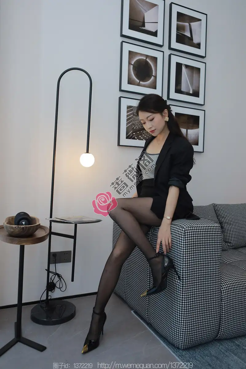 [IESS异思趣向] 2023.07.27 丝享家 1491 小婕 黑金高跟鞋 [82P-106MB]-蔷薇阁