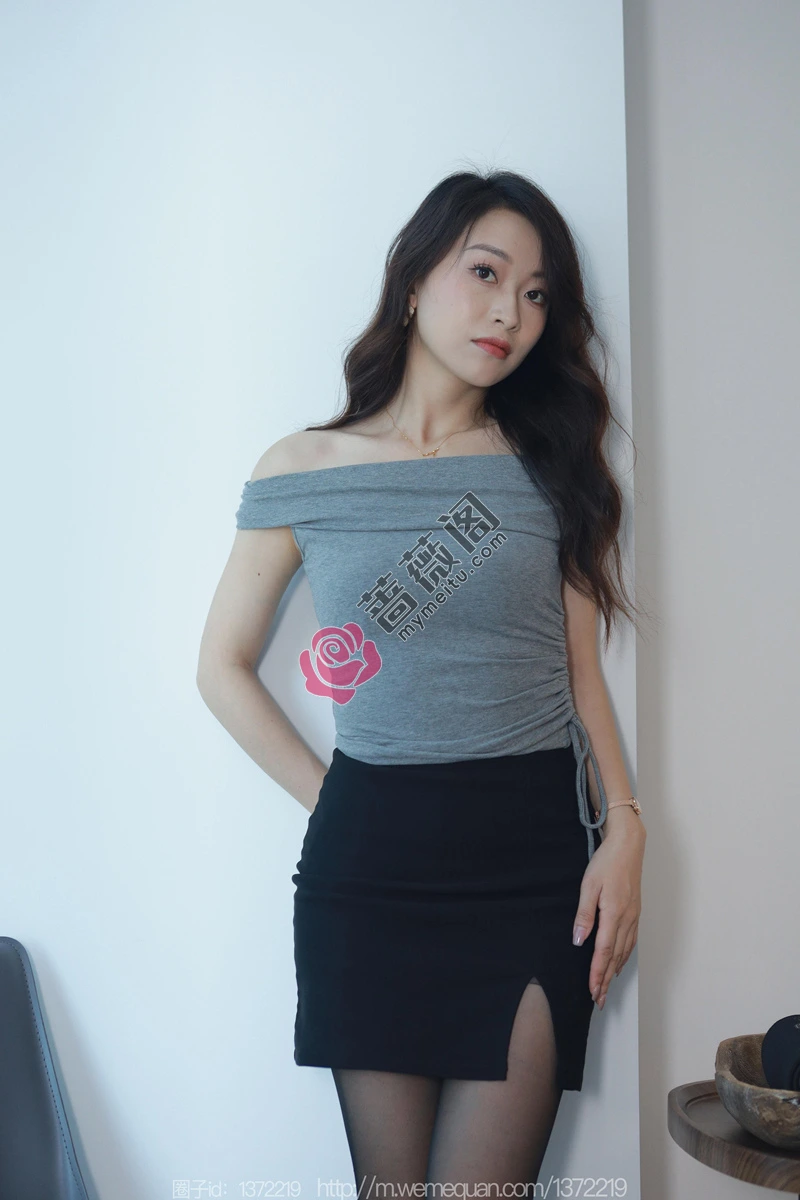 [IESS异思趣向] 2023.07.31 丝享家 1494 小婕 紧身的包臀裙 [85P-71MB] - 蔷薇阁-蔷薇阁