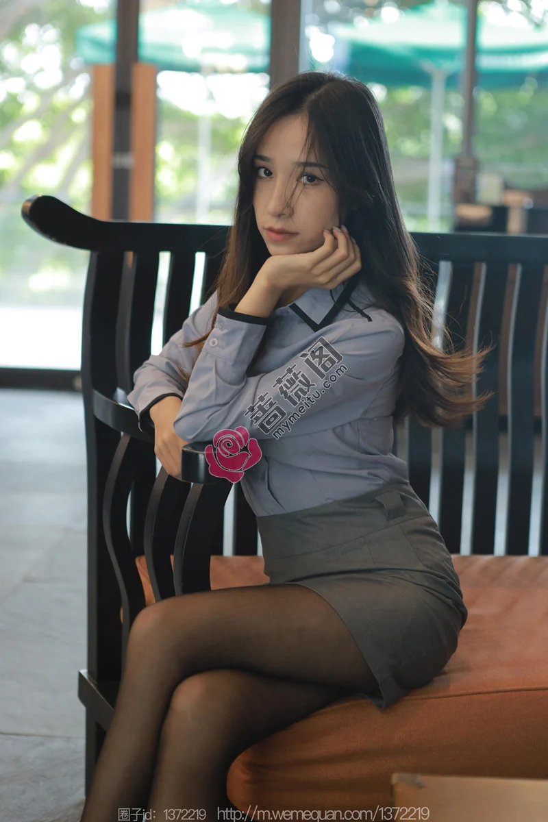 [IESS异思趣向] 2023.08.02 丝享家 1496 美子 楼梯上的春光 [86P-86MB] - 蔷薇阁-蔷薇阁