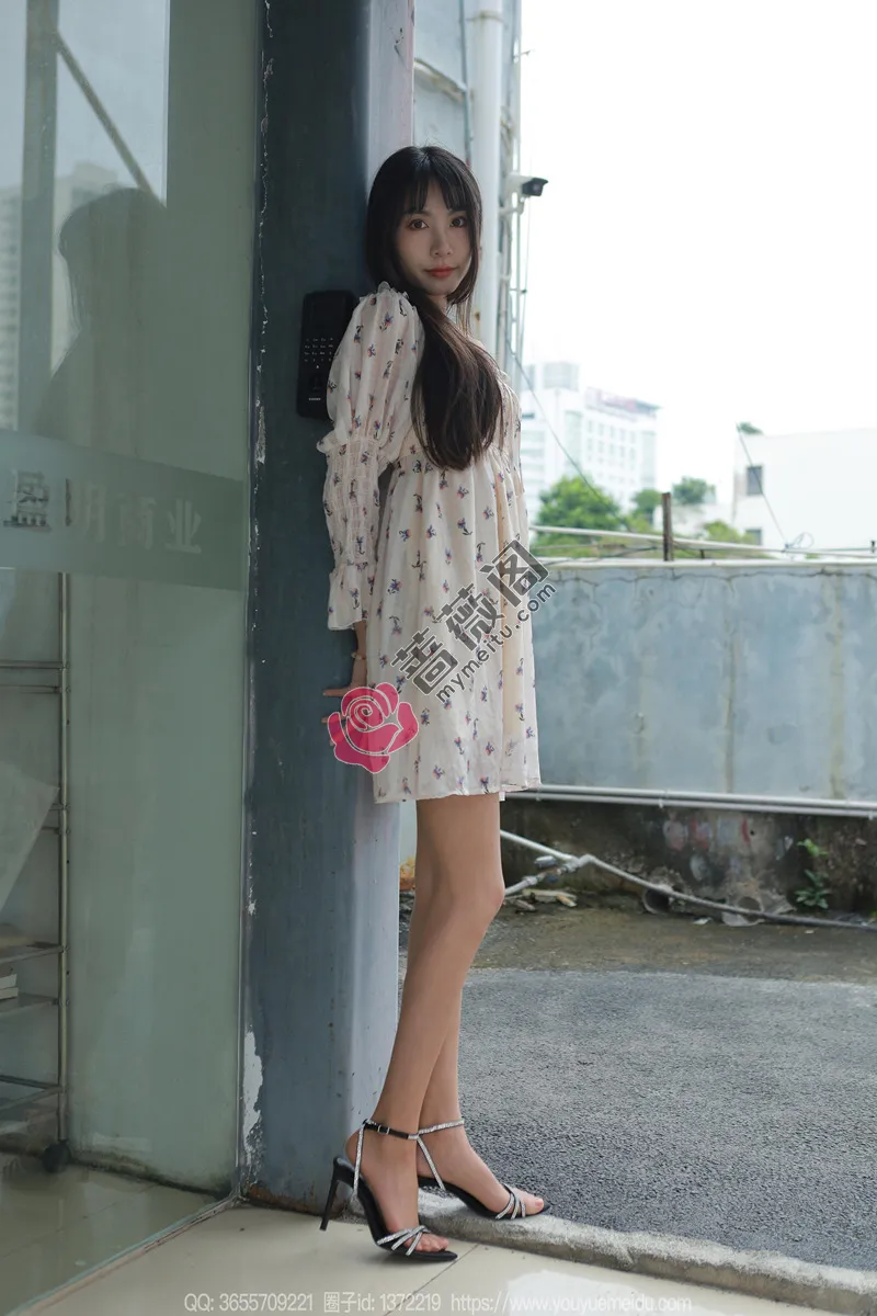 [IESS异思趣向] 2023.10.15 丝享家 1559 团团 风吹裙子 [83P-84MB] - 蔷薇阁-蔷薇阁