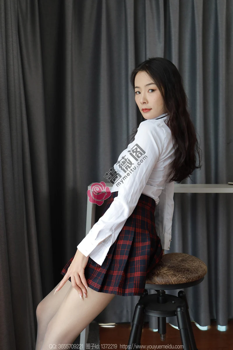 [IESS异思趣向] 2023.12.03 丝享家 1601 小金 挺拔有力 [79P-76MB] - 蔷薇阁-蔷薇阁