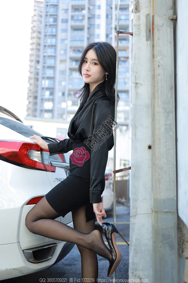 [IESS异思趣向] 2023.12.21 丝享家 1617 小宝 有事车上说 [84P-81MB]-蔷薇阁