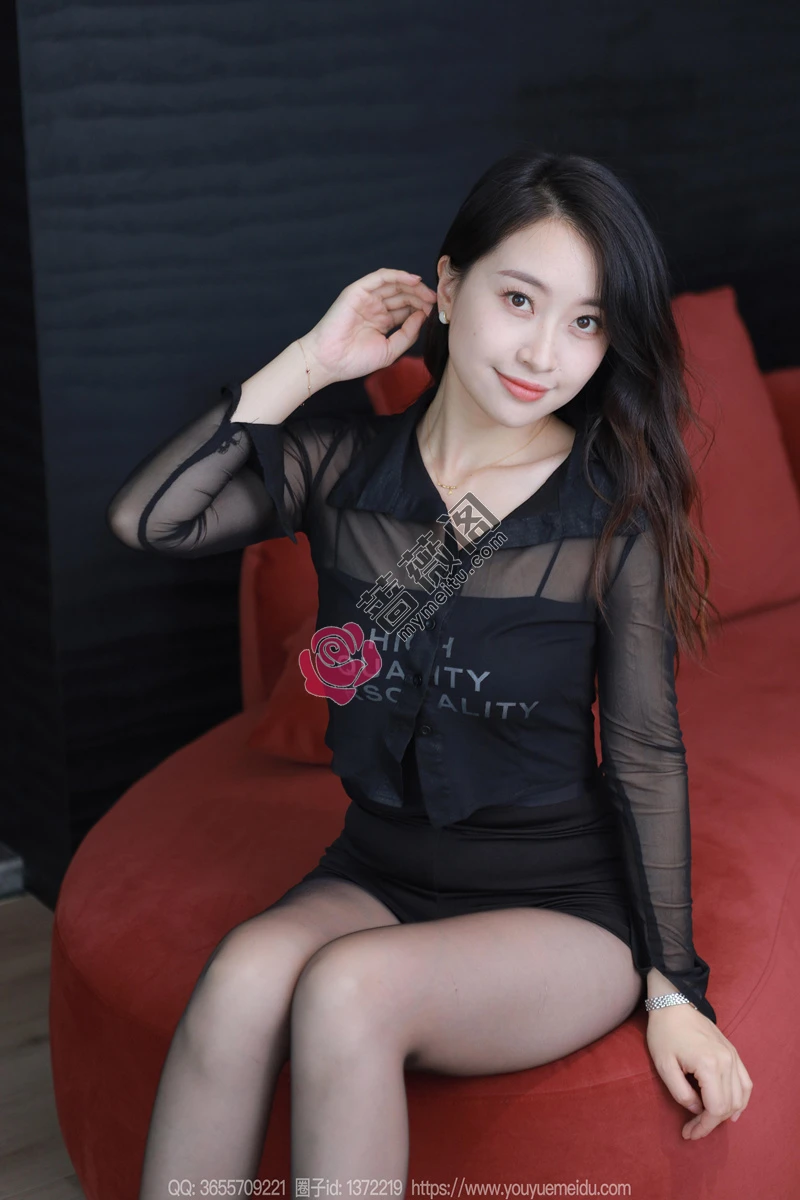 [IESS异思趣向] 2024.04.08 丝享家 1710 小婕 红色沙发（上） [89P-65MB] - 蔷薇阁-蔷薇阁