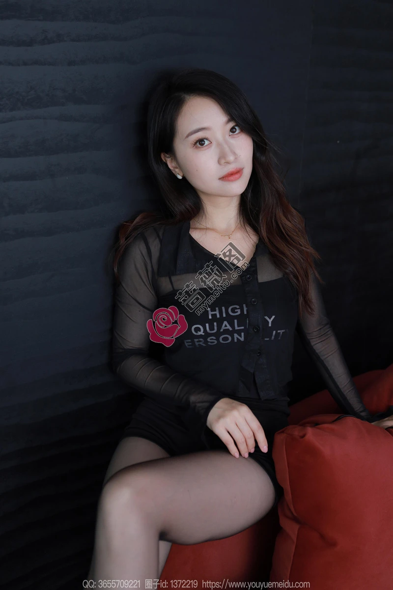 [IESS异思趣向] 2024.04.11 丝享家 1713 小婕 红色沙发（下） [89P-73MB] - 蔷薇阁-蔷薇阁