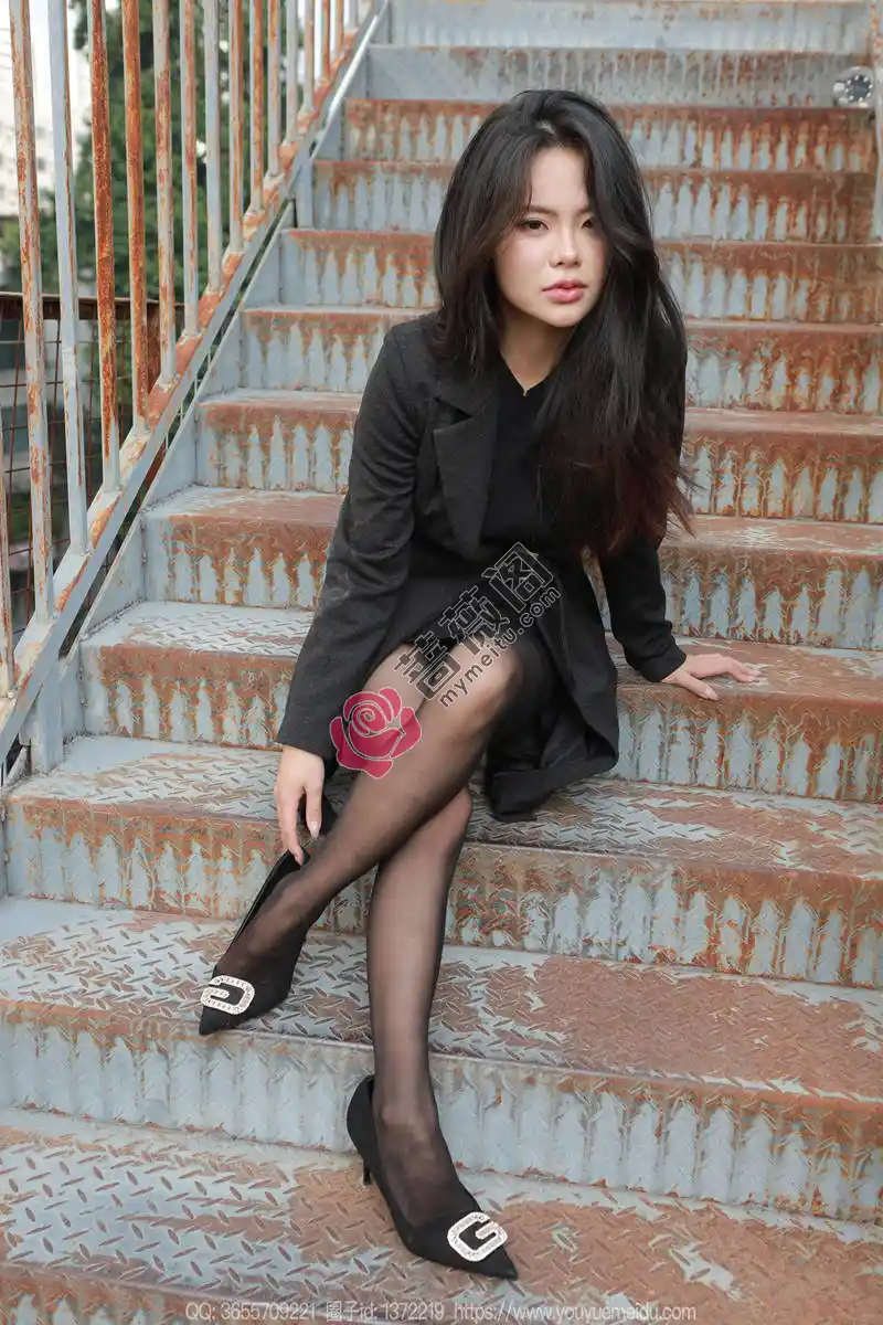 [IESS异思趣向] 2025.01.02 丝享家 1940 兔兔 黑丝女人 [87P-117MB]-蔷薇阁