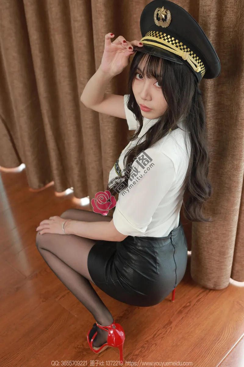 [IESS异思趣向] 2025.02.12 丝享家 1975 团团 长腿女sir（上） [99P-118MB] - 蔷薇阁-蔷薇阁