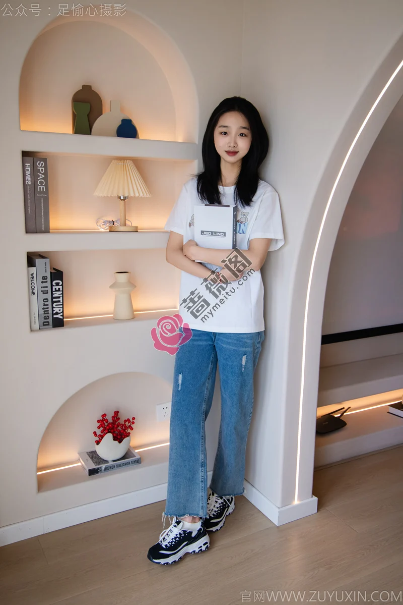 [足愉心] NO.035 奶芙（搭配：白T恤、牛仔裤、运动鞋、白色棉袜、裸足） [115P+2V-5.71GB]-蔷薇阁