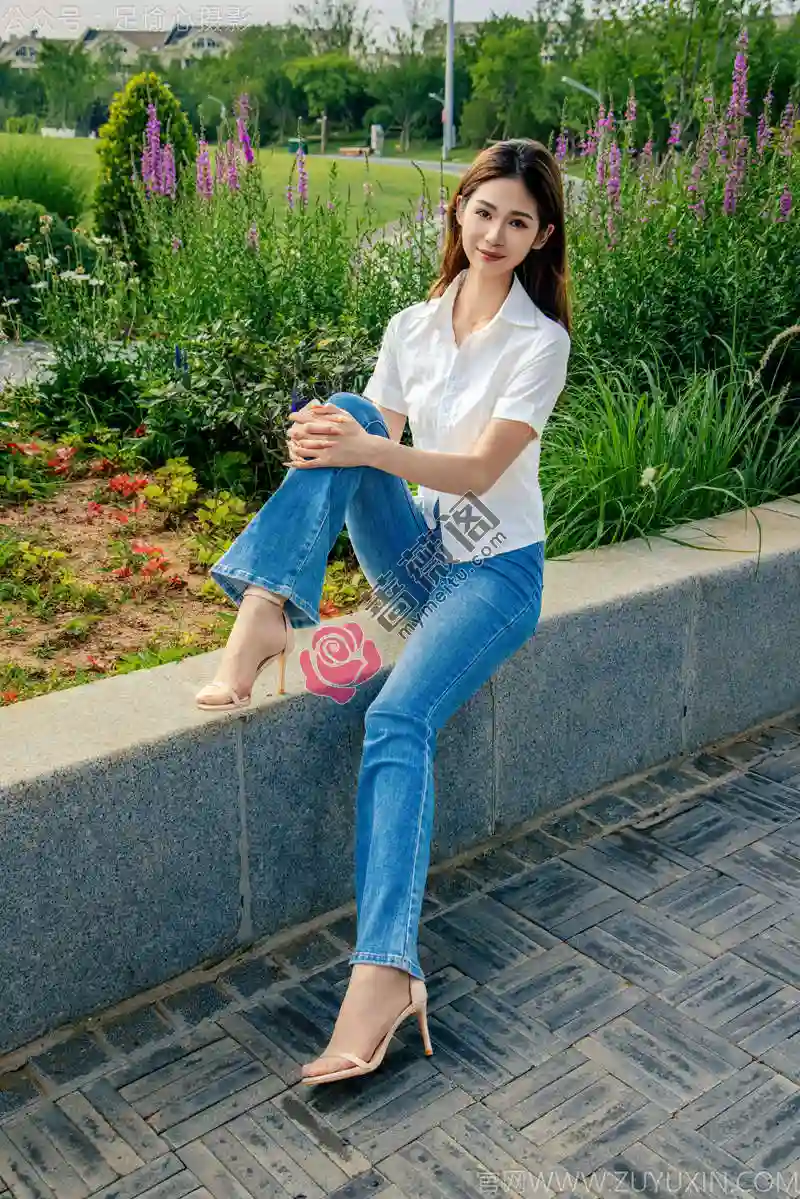 [足愉心] NO.048 沐晴（搭配：白衬衣、牛仔长裤、肉色丝袜、浅色高跟鞋） [105P+2V-4.77GB]-蔷薇阁